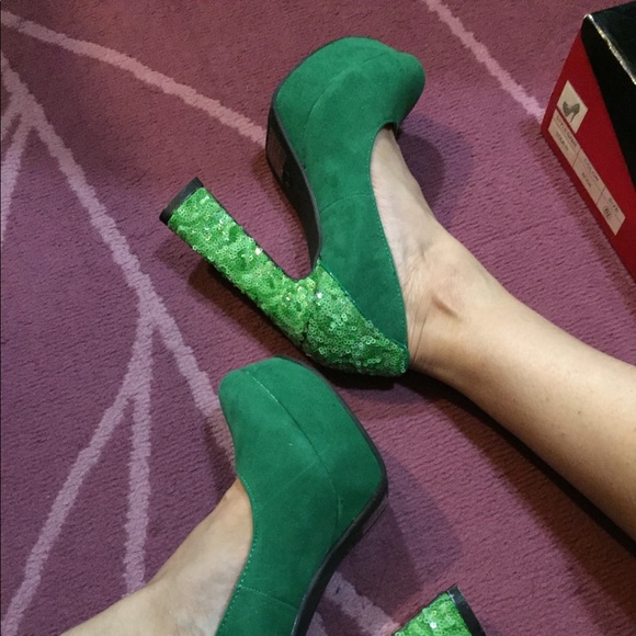 Shoes - Picture 1 of 4